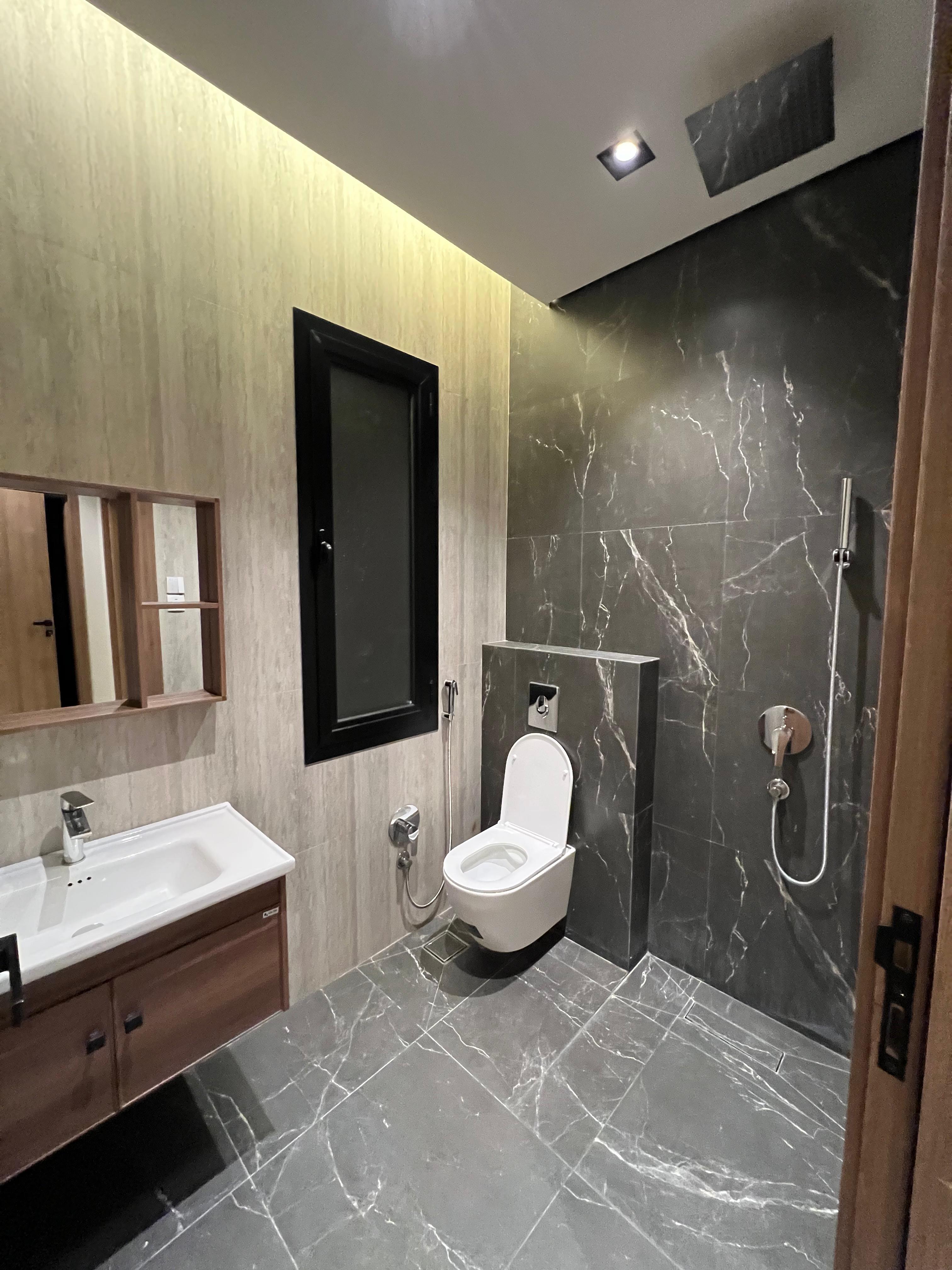 **Luxury Apartment for Rent in King Fahd District - Ground Floor** 🏡